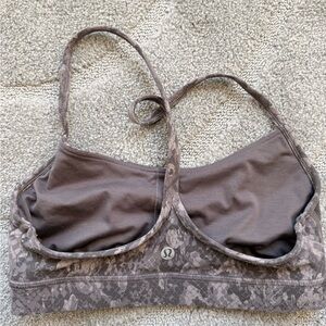 Lululemon sports bra size 6